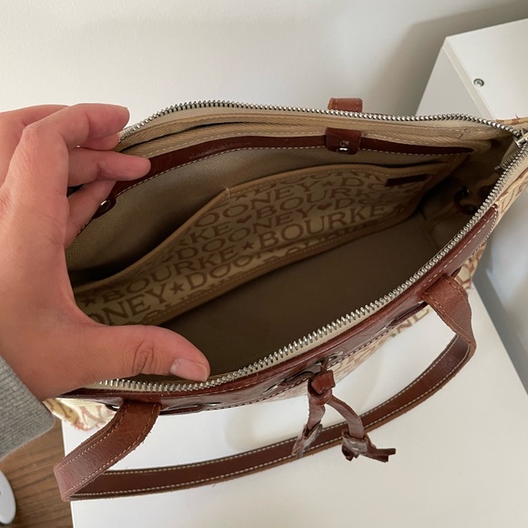 Dooney & Bourke canvas tote bag leather strap - Picture 3 of 6